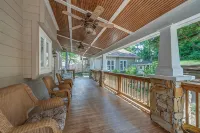 The Regatta-Waterfront Gem with Breathtaking Views & Guest House - 4-Star