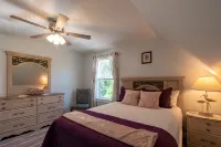 In-Town Bar Harbor Home Owned by Local Family -Acadia Entrance Around the Corner - บังกะโล