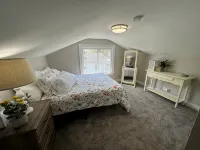 Recent Remodel - 5 Min Walk to Jet Express and Downtown Port Clinton. - Wifi