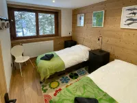 Fabulous 2 Bedroom Ski In / Out Apartment with West facing balcony Hotels near Altiport