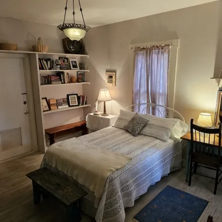 Sunday Haus- 2 blocks from Main Street! Sleeps 4
