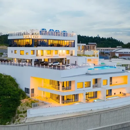 T Bay Hotel & Pool Villa