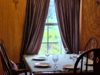 2-Story Farm Cabin - Sleeps 5 - 50 Acres - Alppimaja