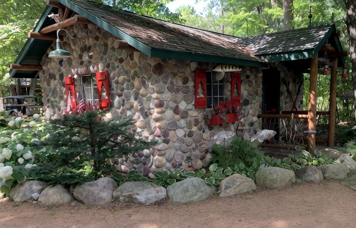 Cozy 3 Season Cabin with Gas Fireplace Heated Floors One Bedroom Studio