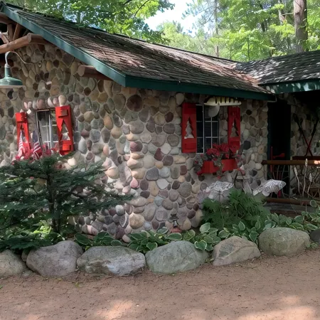Cozy 3 Season Cabin with Gas Fireplace Heated Floors One Bedroom Studio