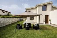 Exclusive villa with garden near the sea - Villas