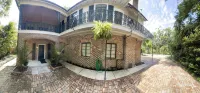 Mid-Century Modern - 3600sqft - 1 Mile to CBDHistoric Surroundings, Walk to CBD - balcony