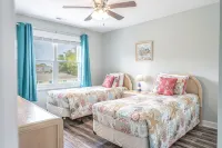 6 BR/6 Ba w/ Pool & Hot Tub, ample Parking, close to Beach & Downtown! - 4성급