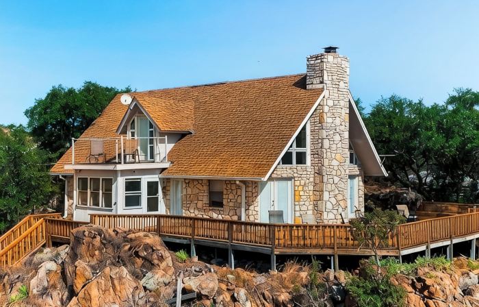 Lovely 2-story Home With Upper & Lower Decks, Gorgeous Lake & Hill Country Views