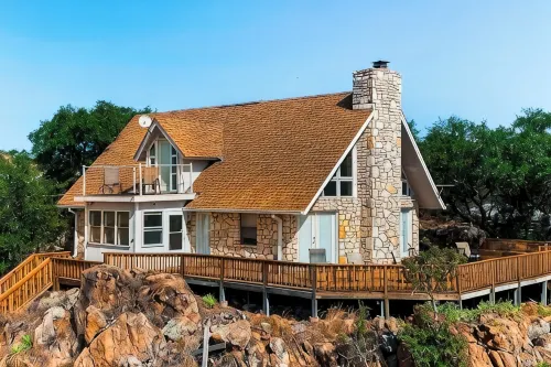 Lovely 2-story Home With Upper & Lower Decks, Gorgeous Lake & Hill Country Views - 4-Star