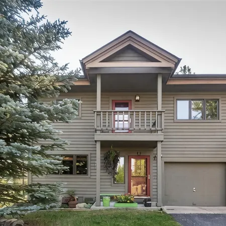 Relax in beautiful Big Sky located just minutes from skiing and Town Square!