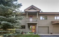 Relax in beautiful Big Sky located just minutes from skiing and Town Square! - Pools