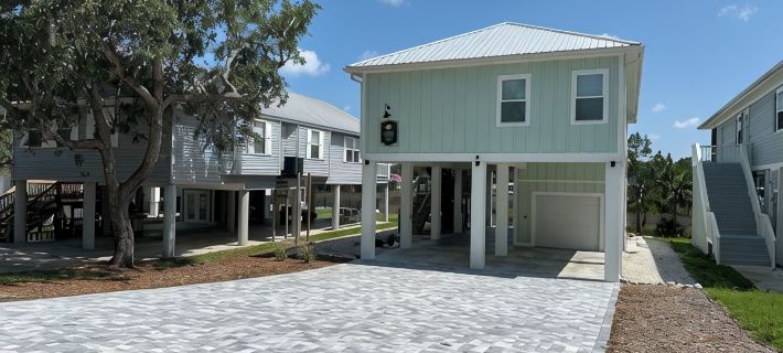 Beautiful home on the river, mins to the Gulf; fire-pit, bar, view Hotels in Dixie County