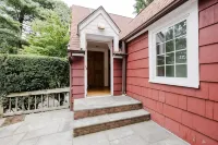 Private Apartment on tree lined 2 acre estate. Close to beaches, farms and NYC. - Wifi