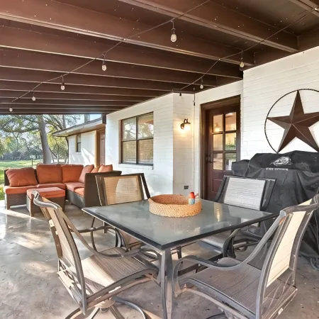 Modern Farmhouse - Hill Country Getaway - Texas Wine Country
