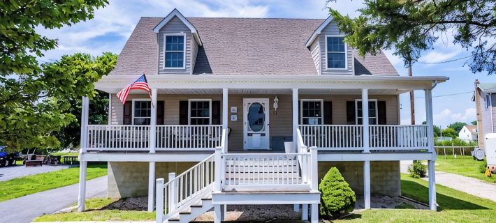 Bowers Retreat - Sleeps 10 - Steps to Beach & Bars! 10 Minutes to de Turf! Hotels in Kent County