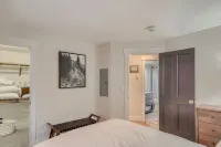 Luxury Condo within walking distance to all the restaurants, shopping and bars. - 4-Star