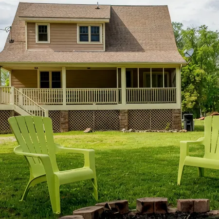 Cozy retreat in Damascus on the AT and Creeper Trail. Pet Friendly!