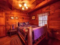 Romantic Log Cabin w/ Hot Tub, Near Mississippi River Retreat - 3 estrellas