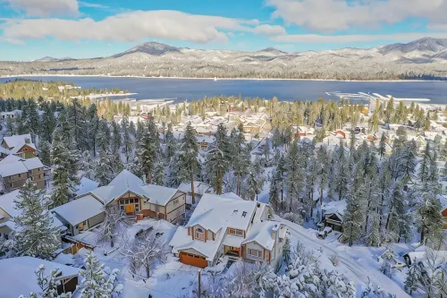 Valley View Cabin,Lake view, 6 bedrooms, Hot tub, walk distance to village - Wifi