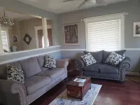 Perfect for groups! Walk to Journeyman/downtown Three Oaks - Wi-Fi