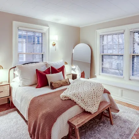 Charming 2BR, near Park Ave with private balcony!
