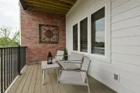GORGEOUS 3-BEDROOM LUXURY CONDO/HEART OF BRANSON/INDOOR POOL/SPACIOUS/NO-STEPS! - 4-Star