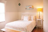 Cozy Little House Blocks from the Park & Fair Grounds. - Wifi