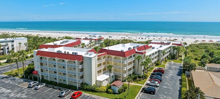 Oceanfront St Augustine Beach Condo/ Steps to Pool +  Beach Hotéis em St. Augustine Beach