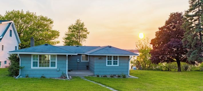 Quiet/charming 2-bedroom Sunset-Lake view cottage lovely Seneca lake, wine trail Hotels in Seneca County