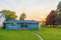 Quiet/charming 2-bedroom Sunset-Lake view cottage lovely Seneca lake, wine trail - 4 étoiles