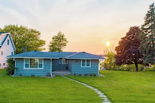 Quiet/charming 2-bedroom Sunset-Lake view cottage lovely Seneca lake, wine trail - 4 étoiles
