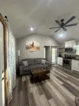 Newly constructed waterfront cabin C1 with pond and Trinity River views - Homestays