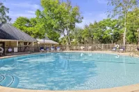 Meyer Hotel - Pools