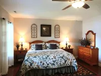 LAKEFRONT 4/3.5, Private Dock, Pool Table, Lakeside Firepit, Kayaks, Paddleboat - 4-Star