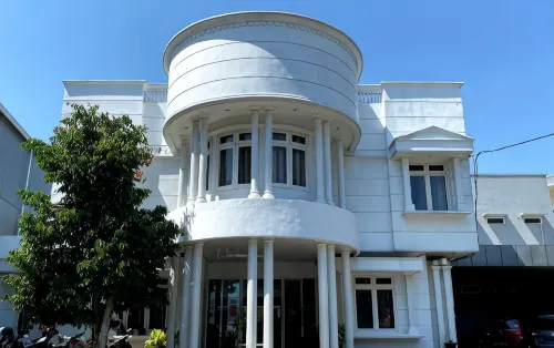 Sisingamangaraja Guest House Semarang - breakfast