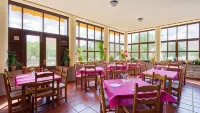 Labella - Hostal Rural Restaurante - Parkplatz