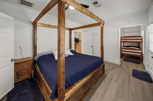The Bunkhouse at The Flyin H Ranch -  Holiday Villas
