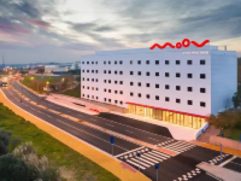 Moov Hotel Oeiras Hotels near Praia de Santo Amaro
