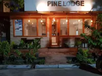 Pine Lodge Maldives Hoteles cerca de Hulhumalé