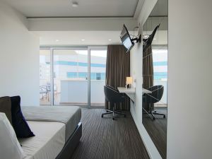 Phaedrus Living: Luxury Suite Nicosia 504