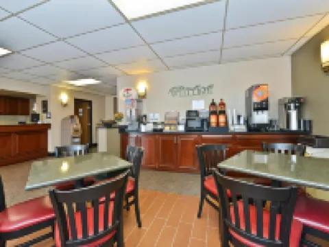 Super 8 by Wyndham Bridgeview/Chicago Area Hotels in Bridgeview