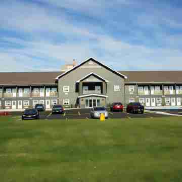 Crossroads Inn & Suites Hotel Exterior