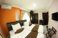 Celia's Suites - balcony