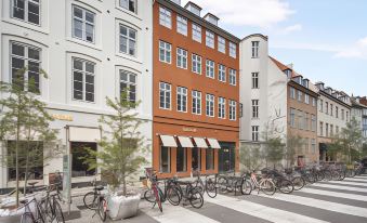 Sanders Regent - Smart Two-Bedroom Apartment Near Central Square