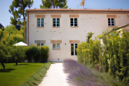 San Michele Relais & Spa Отели рядом с достопримечательностью «Beach of the Two Sisters»