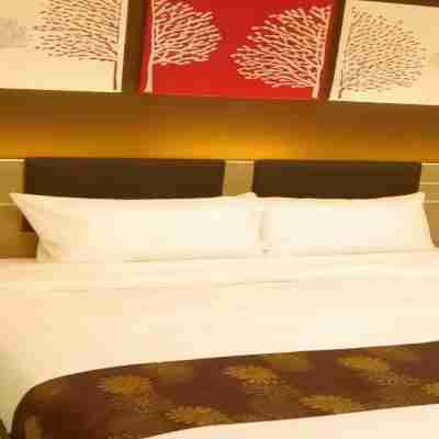 GM Holiday Hotel Rooms