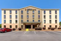 Comfort Suites Columbus State University Area Hotel berhampiran Lapangan Terbang Columbus