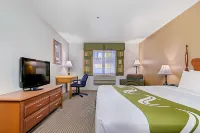 Quality Inn & Suites Tulare Hotels in Tulare