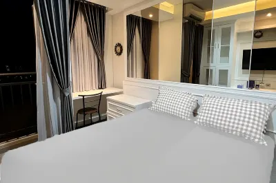 RedLiving Apartemen Transpark Cibubur - Ens Room فنادق في Jatisampurna